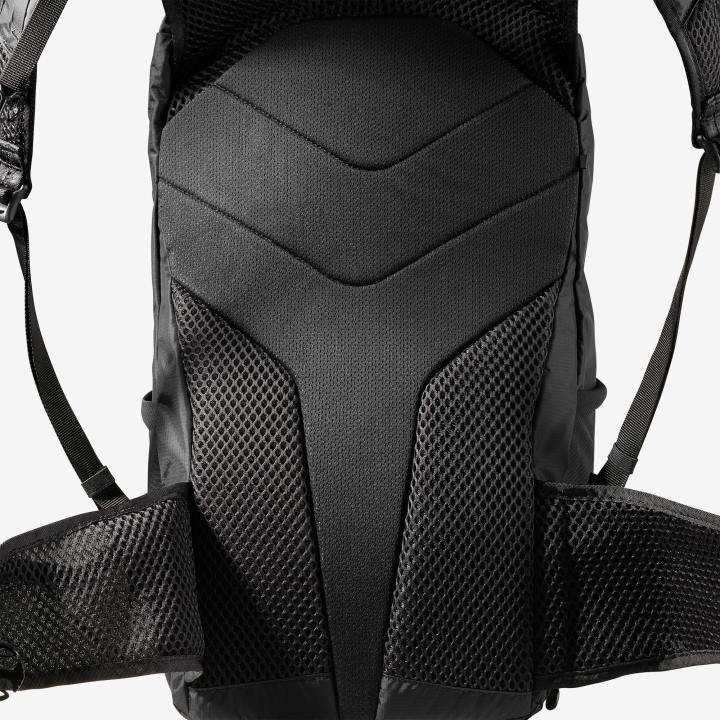 T8841096 Salomon fekete uniszex mindennapi táska trailblazer 20 fekete